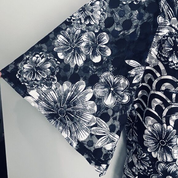 Est. 1946 Women's Short Sleeve Blouse Size 26W/28W Navy Blue Floral Overlay - Picture 10 of 16